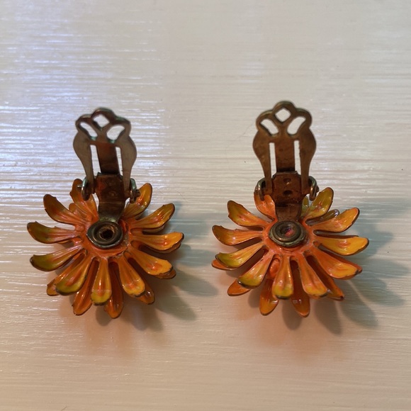 Vintage Orange Enamel Daisy Clip On Earrings - Picture 3 of 5